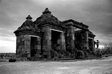 Die Rebellion von Ratu Boko: Eine Studie über den Widerstand gegen die Sriwijaya-Herrschaft und die Entstehung einer neuen kulturellen Identität in Zentraljava