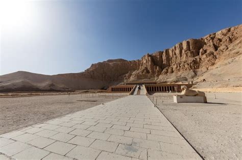  Die Wiederentdeckung des Totentempels von Hatschepsut: Eine Pharaonin, die sich gegen patriarchalische Normen wehrte und ihre Herrschaft durch monumentale Architektur festigte